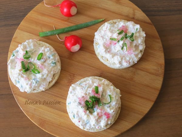 Farmers cheese with radishes and green onions