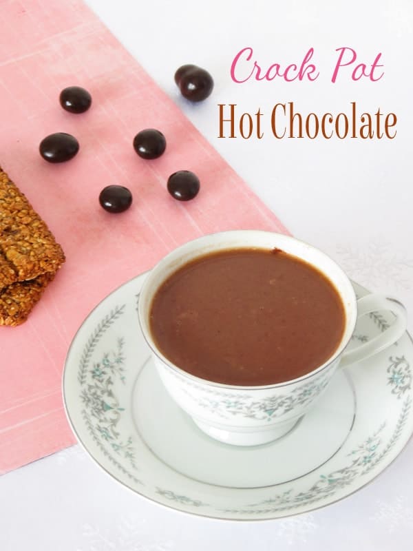 3 Ingredients Crock Pot Hot Chocolate by ilonaspassion.com