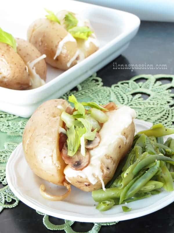 9 Healthy Weeknight Dinner Recipes: Easy Mushroom Baked Potato by ilonaspassion.com