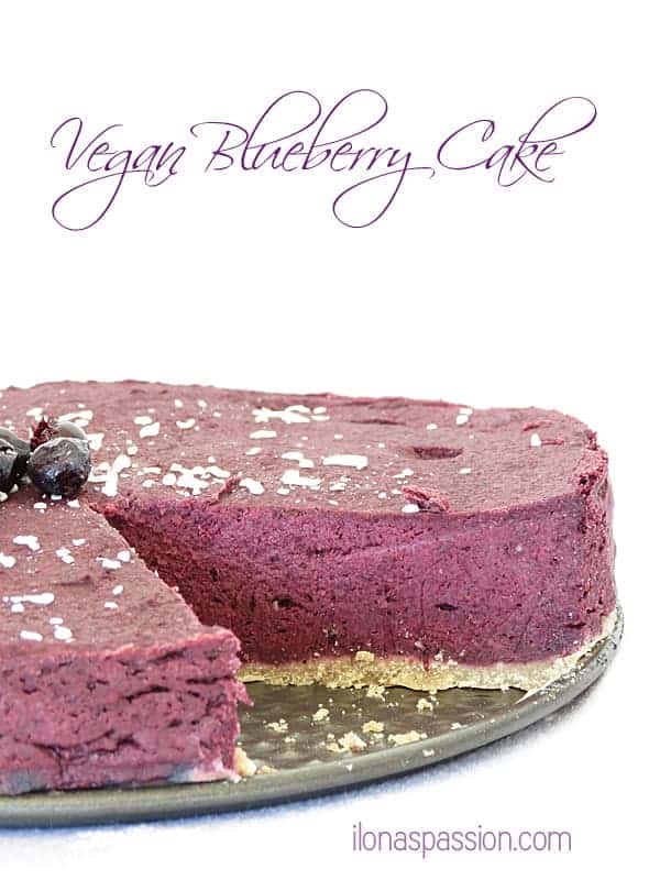 Vegan Blueberry Cake - Gluten free, soy free, dairy free, peanut free blueberry cake. Totally vegan blueberry cake made with just healthy ingredients. Perfect Blueberry Cake by ilonaspassion.com I @ilonaspassion