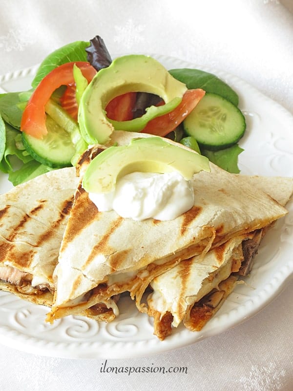 Easy pork quesadillas are perfect for everyday dinner! by ilonaspassion.com