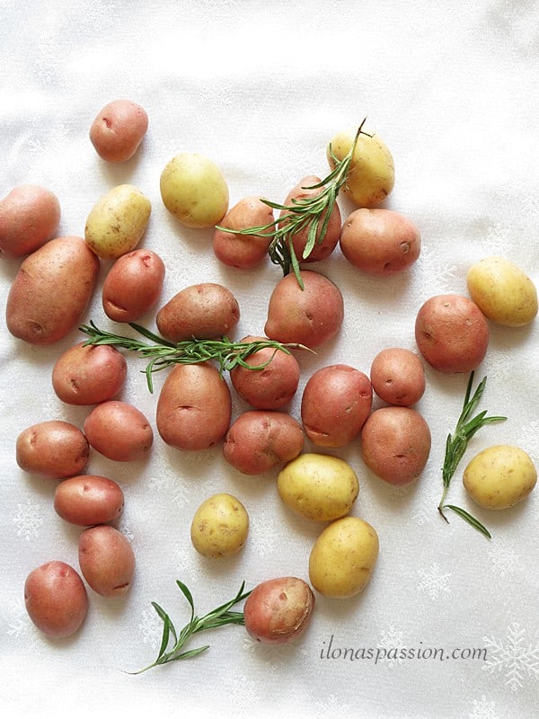 Buttery Rosemary Potatoes by ilonaspassion.com #rosemary #potatoes #buttery #vegetarian
