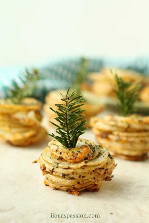 Perfect for a Party Basil and Cheddar Potato Stacks by ilonaspassion.com @ilonaspassion