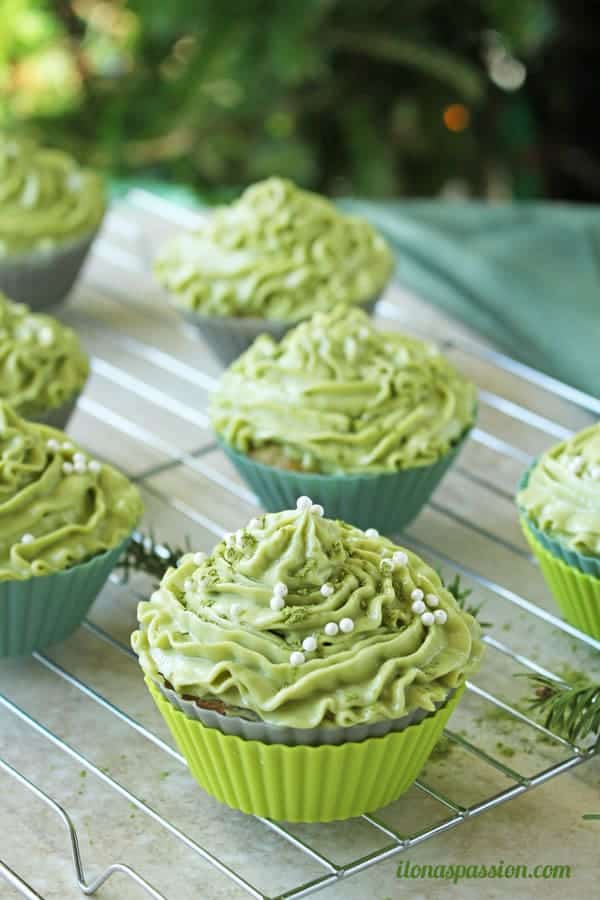 Delicious Matcha Cupcakes with Green Tea Cream Cheese Frosting by ilonaspassion.com @ilonaspassion