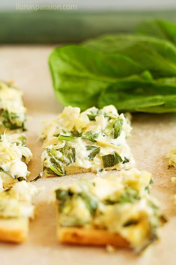 Artichoke Spinach Dip Flatbread- Great for parties artichoke spinach dip recipe served on flatbread. Easy, quick to make and amazing artichoke spinach dip with cream cheese that everyone will love! Vegetarian. by ilonaspassion.com I @ilonaspassion
