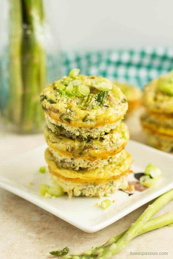 Scrambled egg muffin cups are so quick to make and this recipe is perfect for appetizer by ilonaspassion.com I @ilonaspassion
