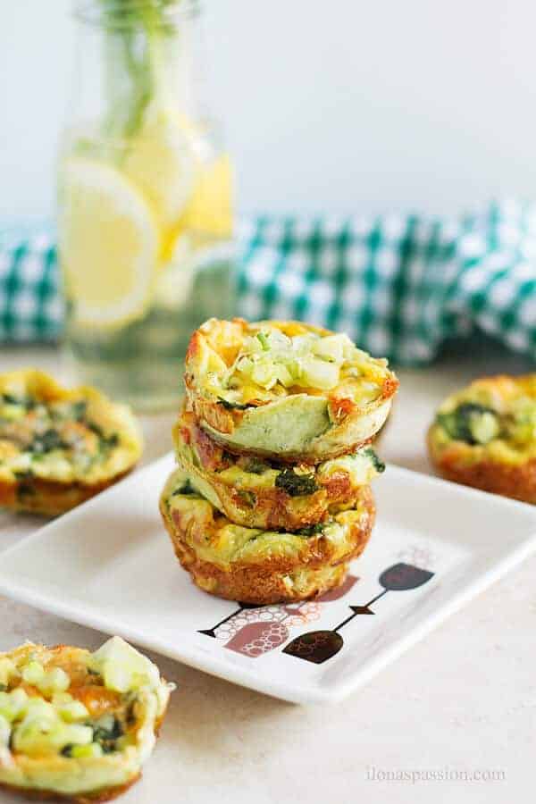Healthy egg muffin cups made with tortilla circles and fresh spinach by ilonaspassion.com I @ilonaspassion