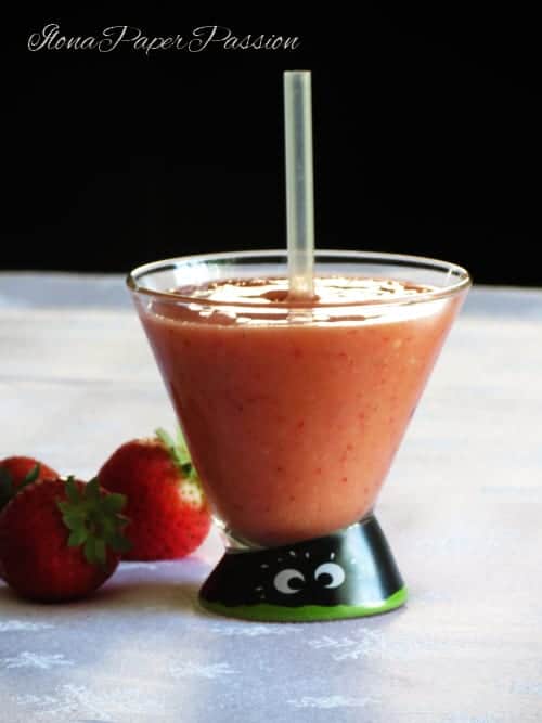 Refreshing Strawberry Smoothie by ilonaspassion.com