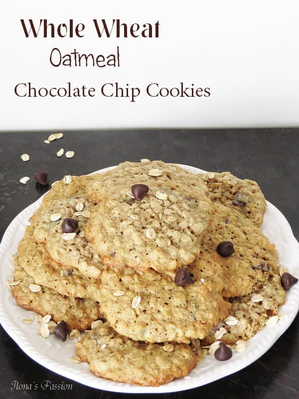 Whole Wheat Oatmeal Chocolate Chip Cookies - Soft, buttery, chewy and delicious whole wheat oatmeal chocolate chip cookies are perfect for snacking, lunch or breakfast! by ilonaspassion.com I @ilonaspassion