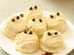 White Chocolate peanut Butter Banana Mummies by ilonaspassion #halloween #mummies
