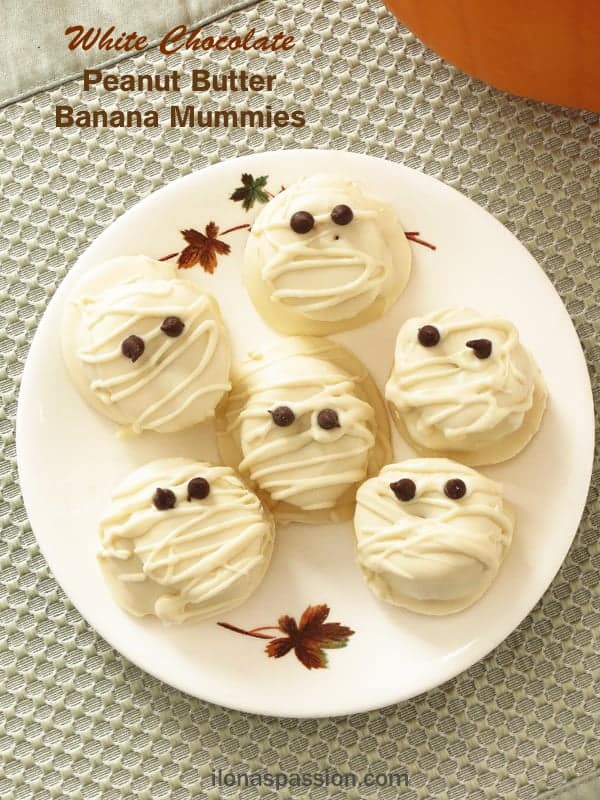White Chocolate Peanut Butter Banana Mummies. Perfect for Halloween! By ilonaspassion.com