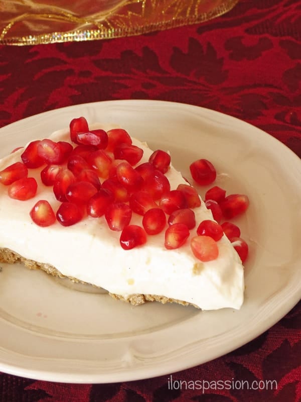 Healthy Pomegranate Yogurt Pie {Gluten Free, Low calorie} by ilonaspassion.com