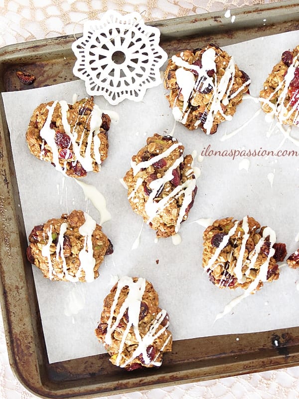 Sweet and crunchy Whole Wheat Pistachio Cranberry Cookies by ilonaspassion.com