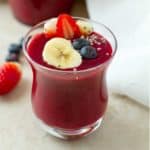 Beet in smoothie is a great healthy drink for any time of the day topped with berries and banana by ilonaspassion.com I @ilonaspassion