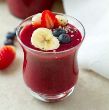 Beet in smoothie topped with berries and banana