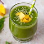 Mango spinach smoothie with banana and green leafy veggie by ilonaspassion.com I @ilonaspassion