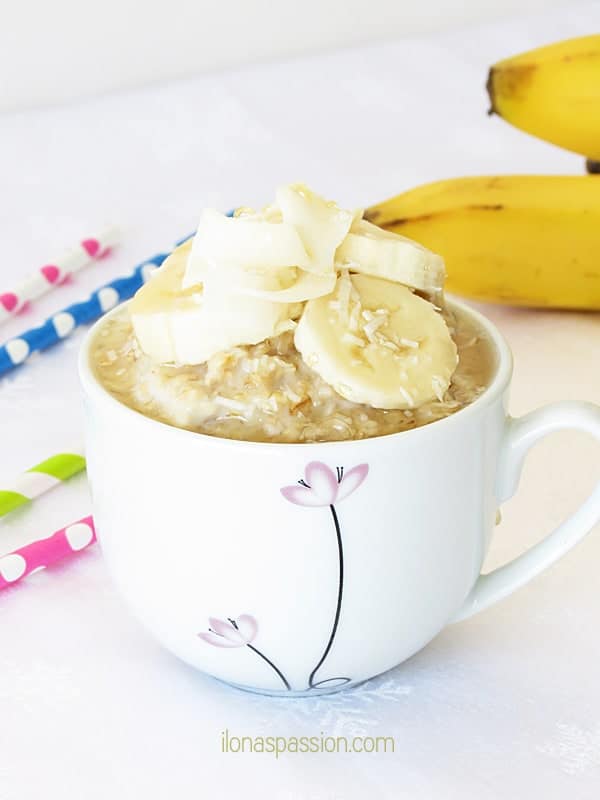 Oatmeal with banana, coconut and honey by ilonaspassion.com