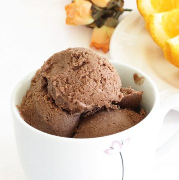 Vegan Chocolate Ice Cream by ilonaspassion.com