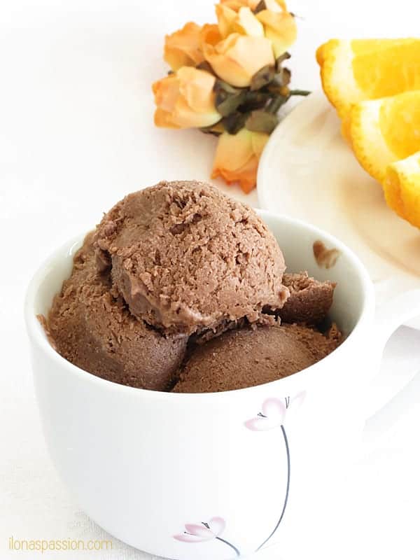 Vegan Chocolate Ice Cream by ilonaspassion.com