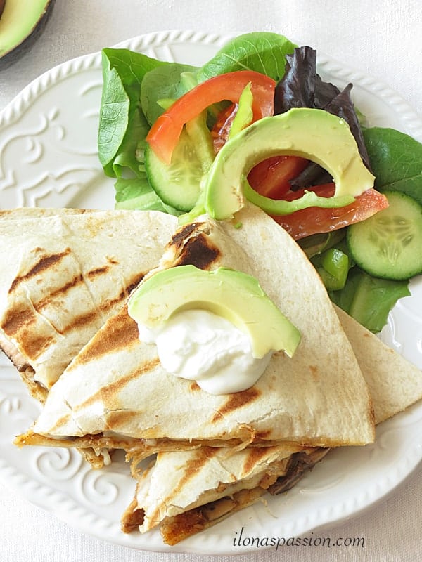 Easy pork quesadillas are perfect for everyday dinner! by ilonaspassion.com
