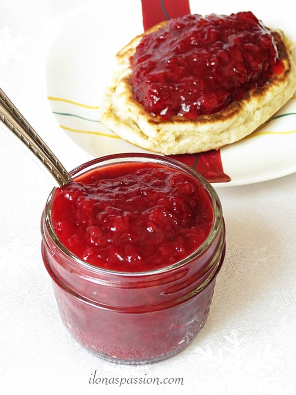 Strawberry jam with orange, lemon and apple flavor by ilonaspassion.com #jam #strawberry #nopectin #orange