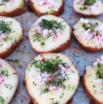 Baked Potatoes with Garlic Butter, Dill and Radishes by ilonaspassion.com #potatoes #dill #bakedpotatoes