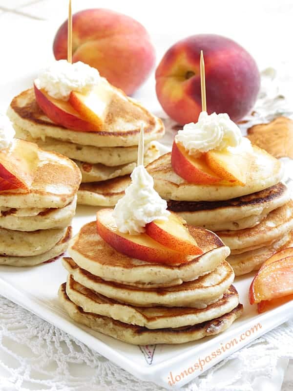 Peaches and Cream Mini Pancakes by ilonaspassion.com #pancakes #peachesandcream #teaparty