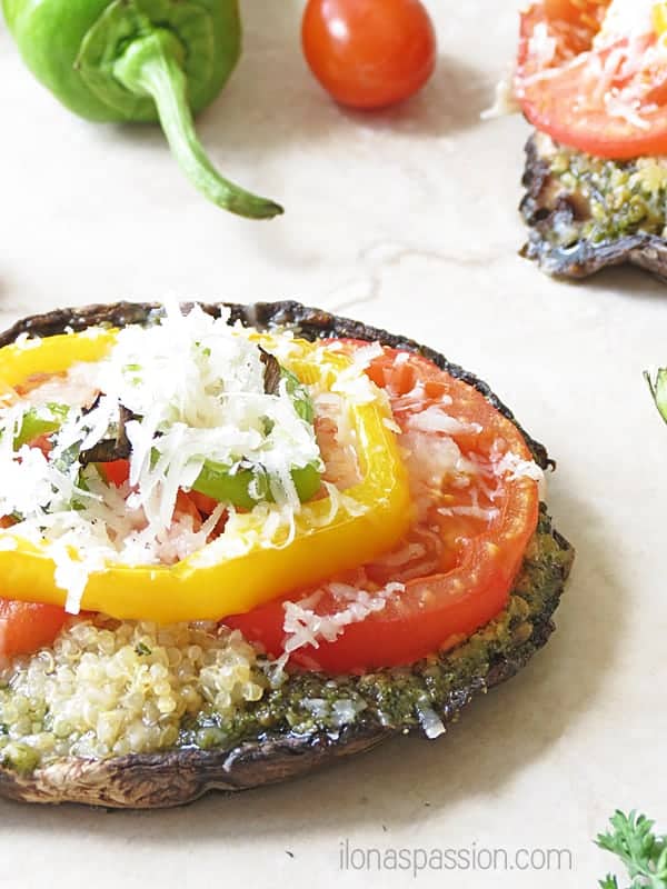 Pesto Portobello Pizza by ilonaspassion.com #portobello #pizza #vegetarian #pesto