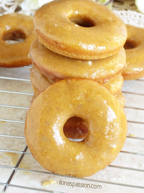 Moist Sweet Potato Baked Mini Donuts by ilonaspassion.com #sweetpotato #minidonuts #donuts