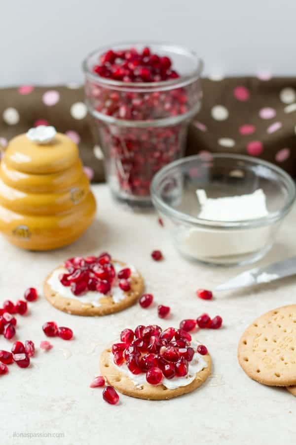Healthy snack idea with cream cheese and crackers, pomegranate and drizzled with honey ilonaspassion.com I @ilonaspassion