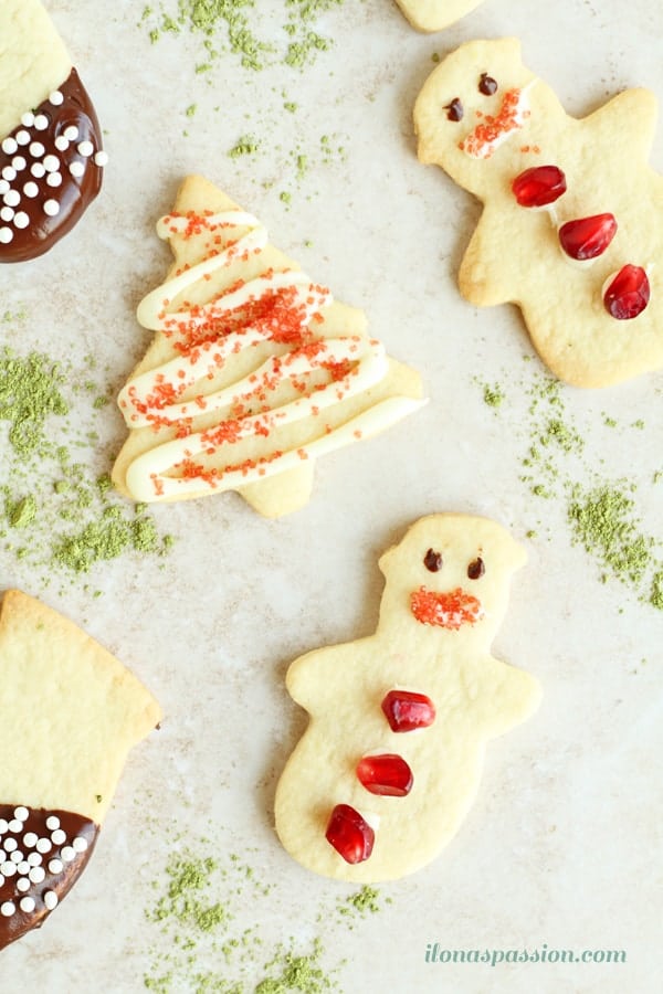 Easy Tutorial on How to make the Best Christmas Sugar Cookies by ilonaspassion.com @ilonaspassion