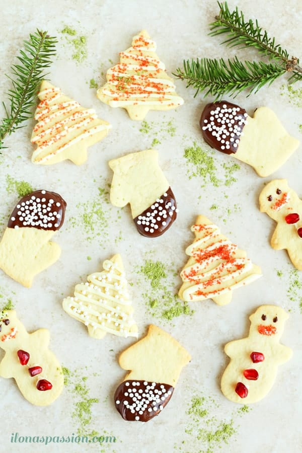 Easy Tutorial on How to make the Best Christmas Sugar Cookies by ilonaspassion.com @ilonaspassion