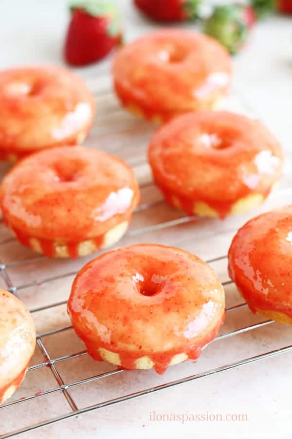 Strawberry Shortcake Baked Mini Buttermilk Donuts - An easy recipe for strawberry shortcake baked mini buttermilk donuts. These delicious glazed strawberry donuts are perfect for breakfast, Valentine's Day or Tea Party by ilonaspassion.com @ilonaspassion