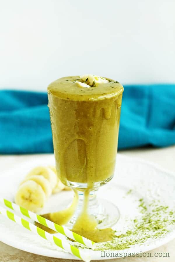 3 Ingredient Green Tea Matcha Smoothie - Green tea matcha smoothie recipe made with only 3 ingredients.3 Ingredient Green Tea Matcha Smoothie - Green tea matcha smoothie recipe made with only 3 ingredients. See how you can actually ENJOY eating your daily dose of leafy greens. Vegetarian, vegan, healthy by ilonaspassion.com I @ilonaspassion