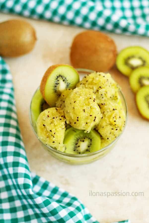 Grapefruit Kiwi Sorbet - Healthy and naturally sweeten grapefruit kiwi sorbet recipe is perfect for hot summer months. Refreshing, cooling and delicious kiwi sorbet by ilonaspassion.com I @ilonaspassion