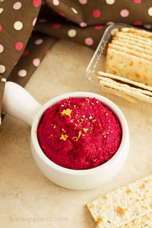 Easy and healthy beet hummus is perfect for appetizer during parties. This vegan hummus is packed with simple ingredients like chickpeas, beet and garlic. Vegan, vegetarian by ilonaspassion.com I @ilonaspassion