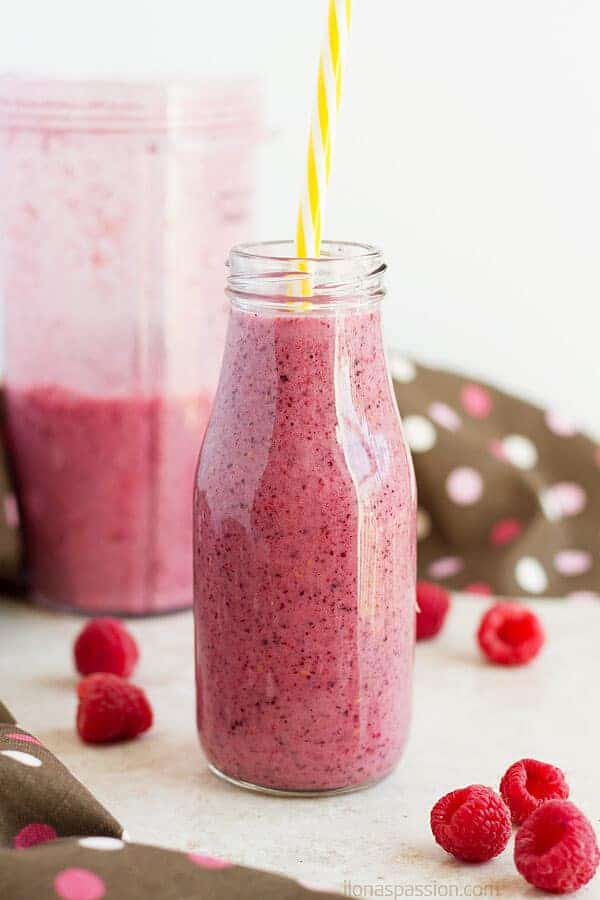 How To Make A Smoothie With Frozen Fruit - Liana's Kitchen