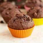 Very delicious double chocolate chip muffins recipe are perfect for breakfast or any other time of the day! by ilonaspassion.com I @ilonaspassion