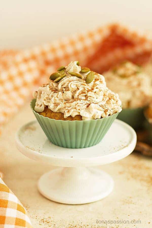 Easy Pumpkin Cupcakes with Cinnamon Frosting