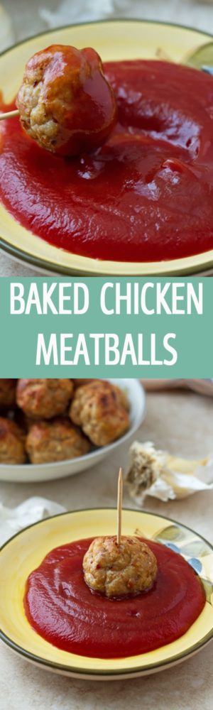 Juicy chicken meatballs are baked in the oven in only 30 minutes. Seasoned with only salt and pepper this homemade meatballs are served with ketchup by ilonaspassion I @ilonaspassion