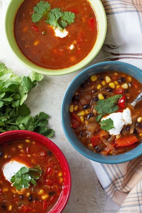 Create soup party with these easy vegetables including corn, pepper and tomatoes by ilonaspassion.com I @ilonaspassion