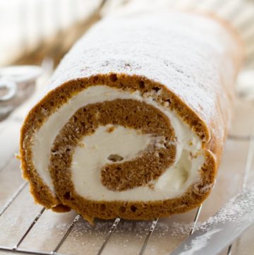 A swiss roll cake with whipped cream and mascarpone cheese by ilonaspassion.com I @ilonaspassion