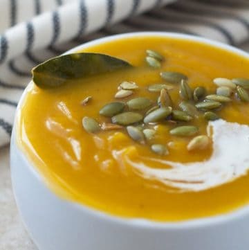 Healthy butternut soup made from scratch with baked squash by ilonaspassion.com I @ilonaspassion