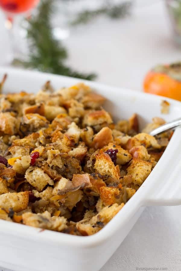 Cranberry stuffing casserole baked in the oven perfect for Thanksgiving or Christmas by ilonaspassion.com I @ilonaspassion