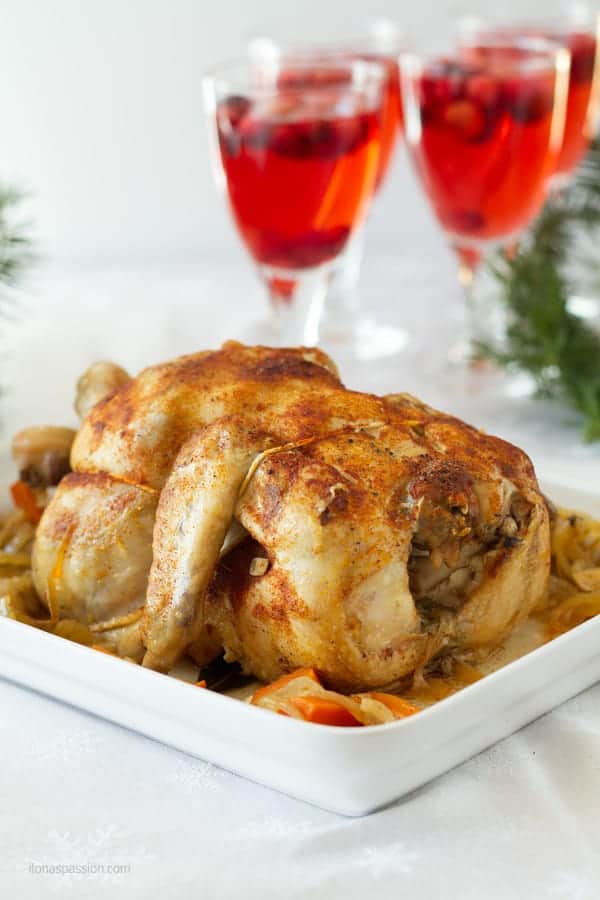 Slow cooker roast chicken with seasonings easy to make for dinner with carrots and onions by ilonaspassion.com I @ilonaspassion