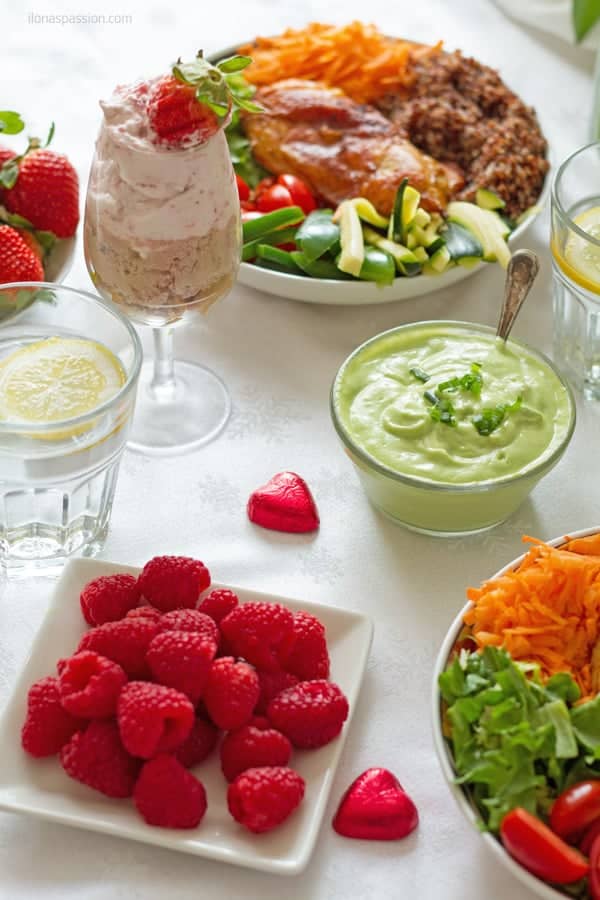 valentine's Day or Friday dinner ideas with fresh strawberries, raspberries, veggie bowl with chicken and dessert by ilonaspassion.com I @ilonaspassion