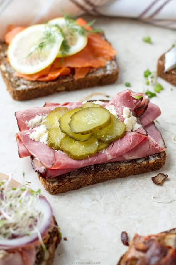 Smorrebrod with roasted beef slices, horseradish and pickle slices.