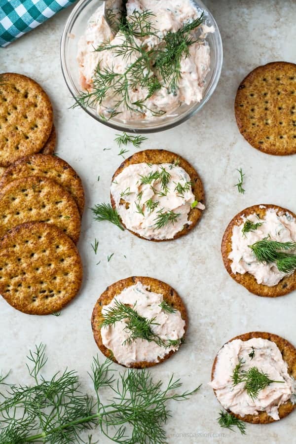 A photo from top with smoked salmon dip served on grain crackers.