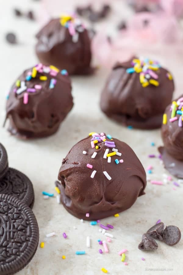 No bake chocolate cookie balls perfect as gift idea.