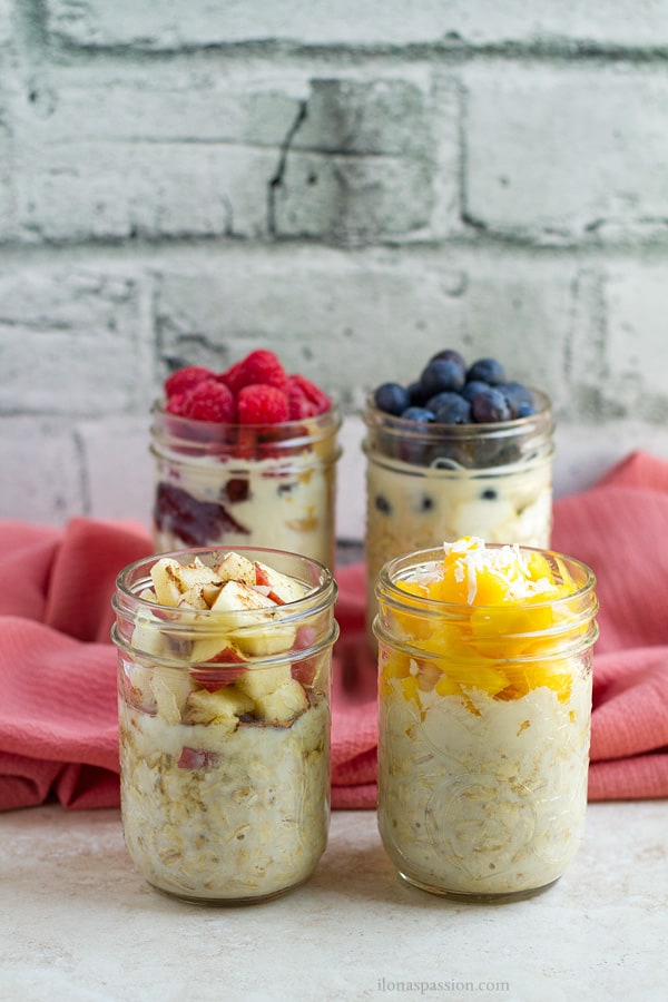 Oatmeal with berries, apple and mango.